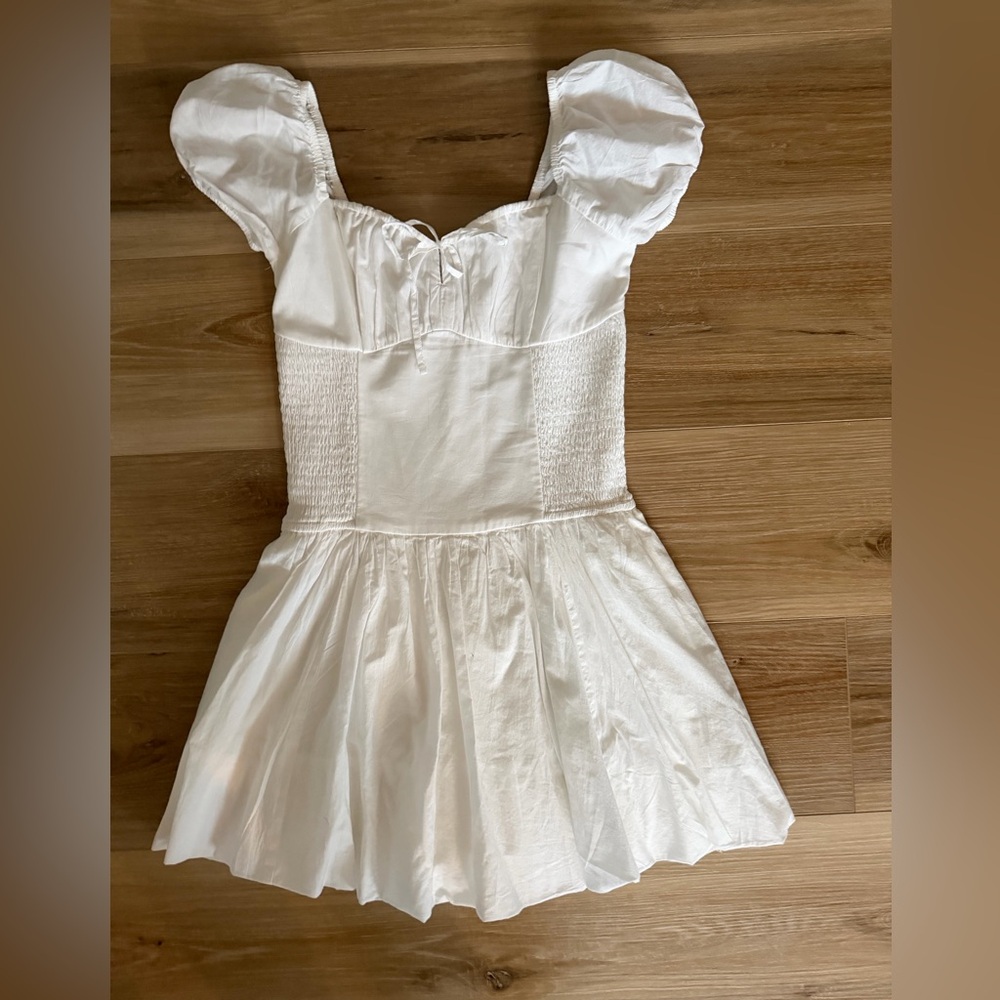 Hollister white bubble dress, size XS. Worn once - like new. Shorts attached